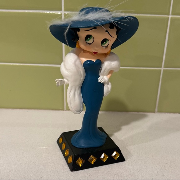 Betty Boop Other - Danbury Mint Betty Boop "Glamour Girl" collector figurine